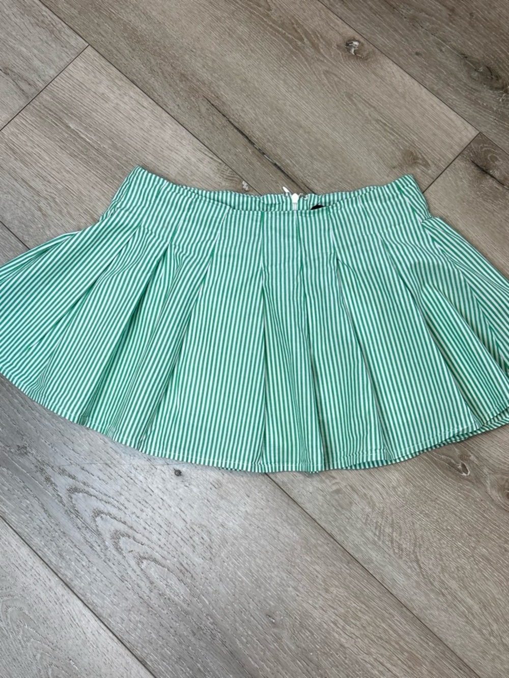 Akira Green White Striped Pleated Mini Skirt - Preppy Tenniscore Poplin - Size S